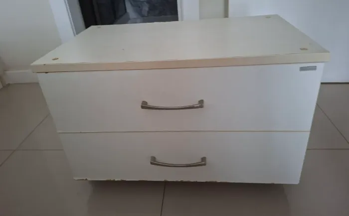 Mesinha/Armário de banheiro