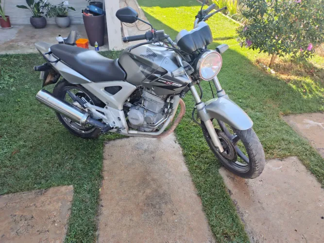 Moto CBX Twister 