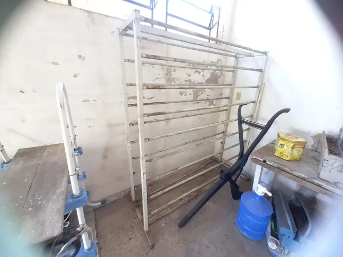 Suporte metálico para rolos de tecido 