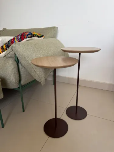 Conjunto 2 mesas laterais em aço corten e tampo MDF amadeirado Ava Mobiliário