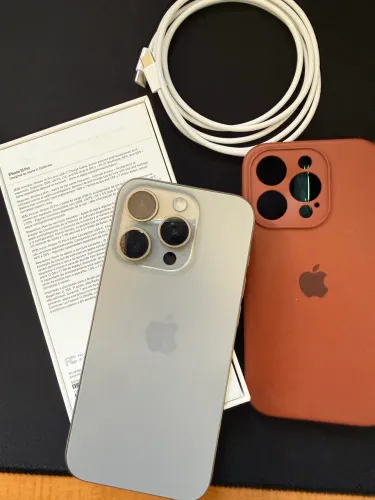iPhone 15 Pro 128Gb Titanium com NF sem detalhes