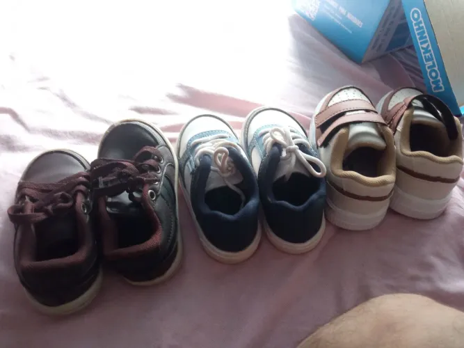 4 pares de sapato infantil tamanho 21