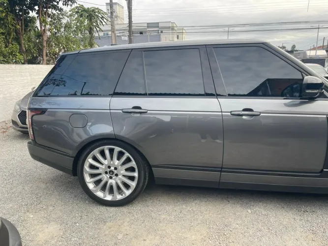 Land Rover Range Rover Vogue 4.4 Auto. SDV8 Diesel. 2017