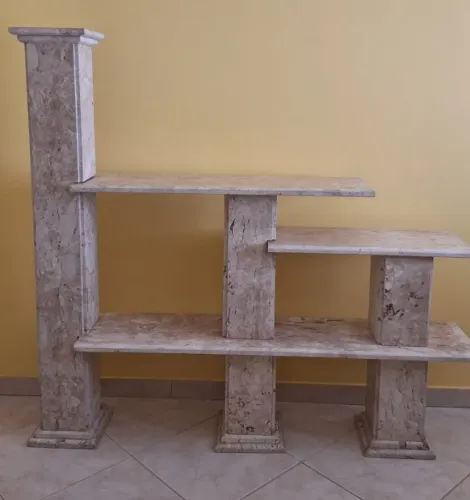 Estante de mármore