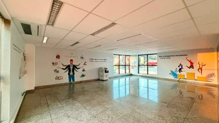 Sala comercial 150m² para locação no bairro Estoril com 4 vagas de garagem
