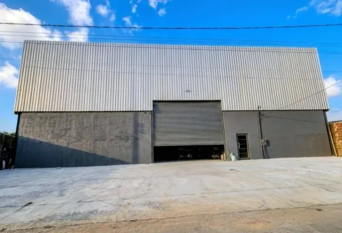 Galpões 800m² com doca e pé direito 7m - R$15 mil