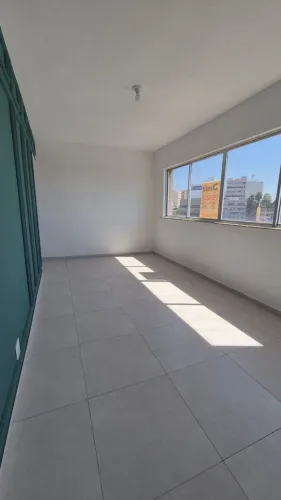 Centro de Caxias, 3 quartos com sala ampla a venda. Portaria e elevador.