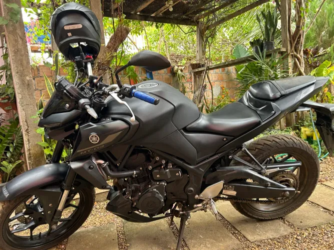 Vendo MT-03 com revisão em dia.