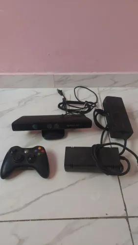 Vendo fontes e Kinet + controle Xbox 360