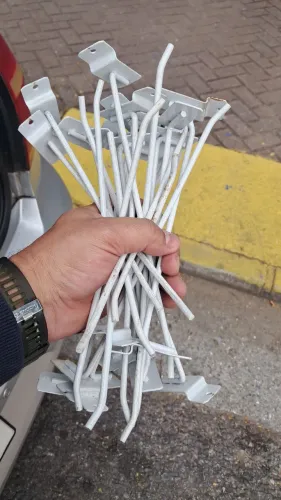 Vende-se ganchos para expositor 