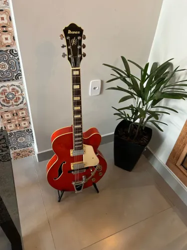 Guitarra ibanez semi acústica