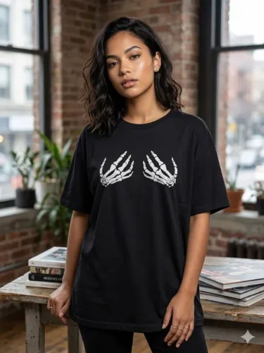 Camiseta Oversize com estampa - Tam P/36 - Cor: preta - completamente nova