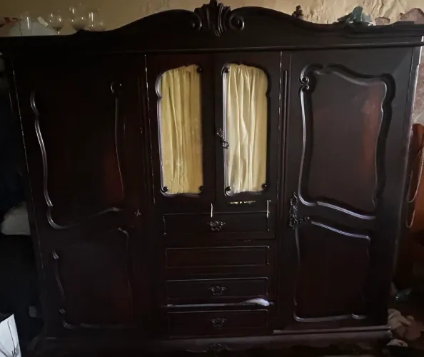 Guarda- roupa em jacarandá com 4 portas 