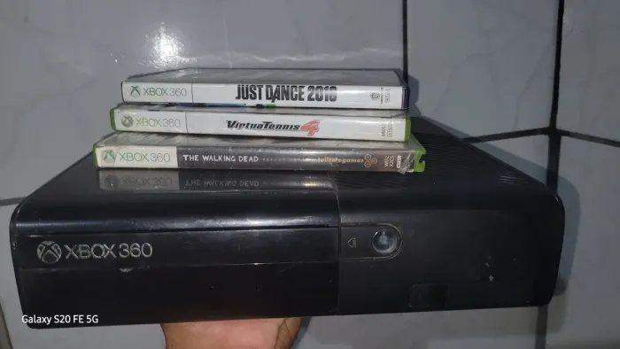XBOX 360 SUPER SLIM , XBOX 360 3 JOGOS