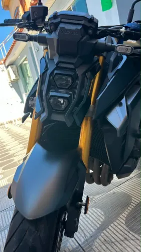 Gsx-s 1000 preta.
