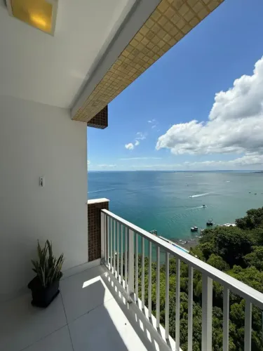 Apartamento a venda no Corredor da Vitoria com 3 quartos vista mar e 328m²
