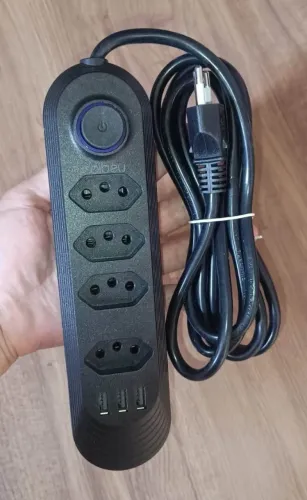 Régua de Tomadas 10A com USB Extensão Elétrica Filtro de Linha para PC Cor Preto