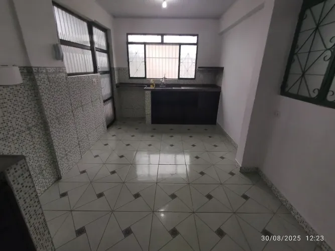 Casa 2 quartos para locação próximo do centro