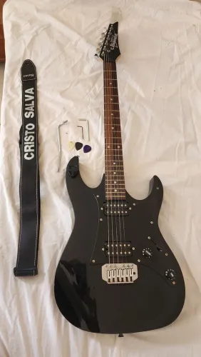GUITARRA IBANEZ GIO acompanha alavanca, correia, 3 palhetas e duas chaves de ajustes