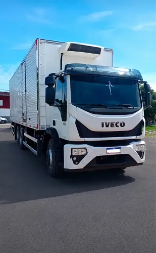 Caminhão refrigerado Iveco 24.280