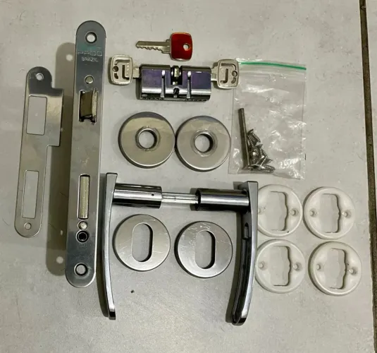 Kit fechadura marca Pado