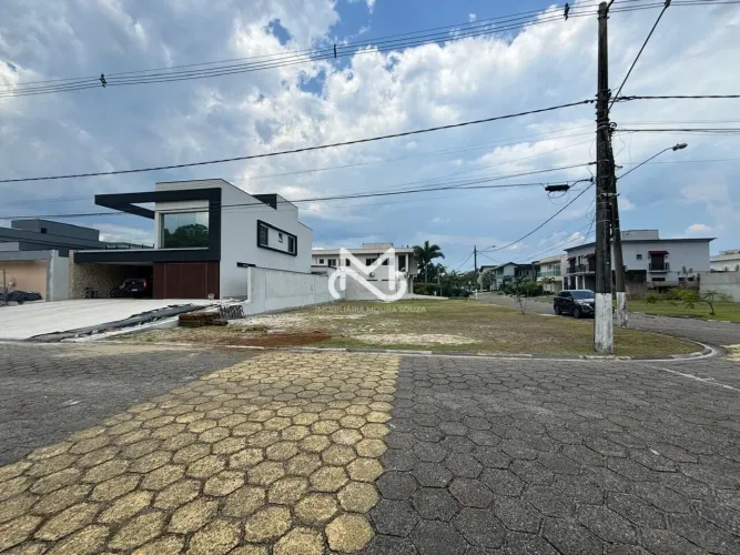Terreno à venda em Condomínio no bairro Maitinga em Bertioga/SP