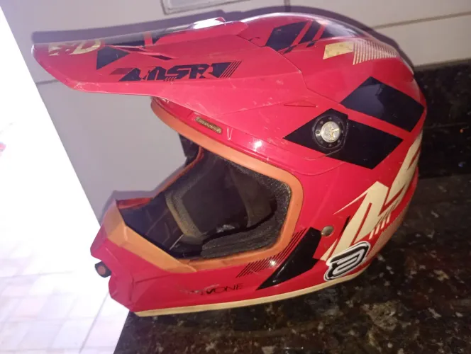 Vendo Capacete Semi Novo