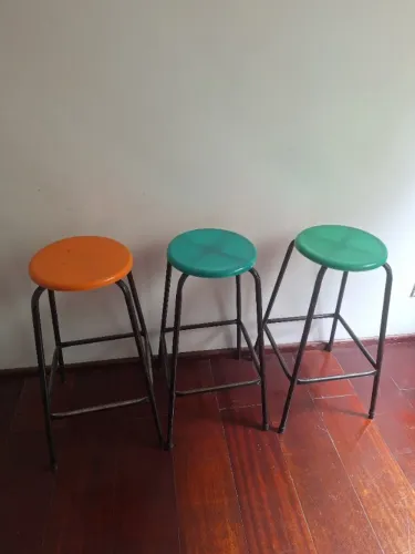 Banqueta alta de metal (3 peças)