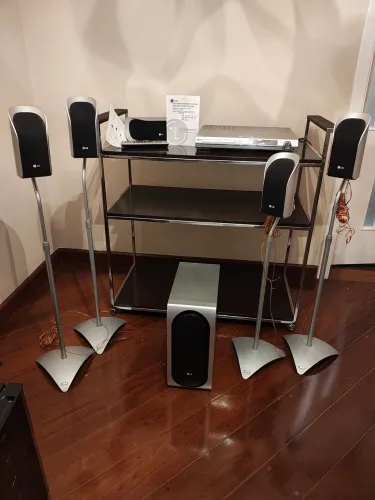 Home Theatre - Completo em excelente qualidade, 04 caixas acústica Pedestais