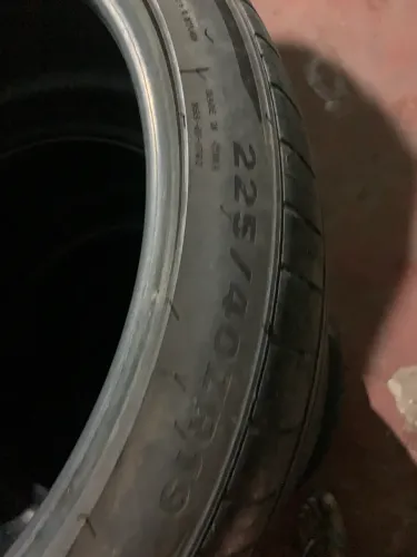 Pneu 19- 225/40