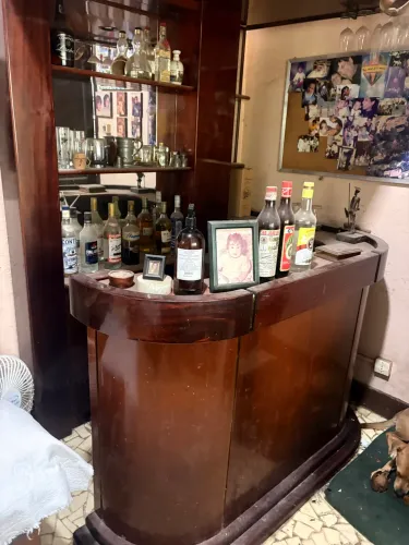Bar em mogno