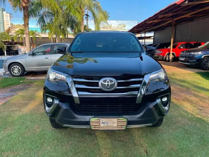 Toyota Hilux SW4 SRX 4X4 2.8 TDI 16V Dies. Aut. 2019