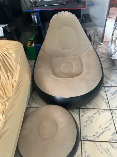Sofá inflável com base para os pés