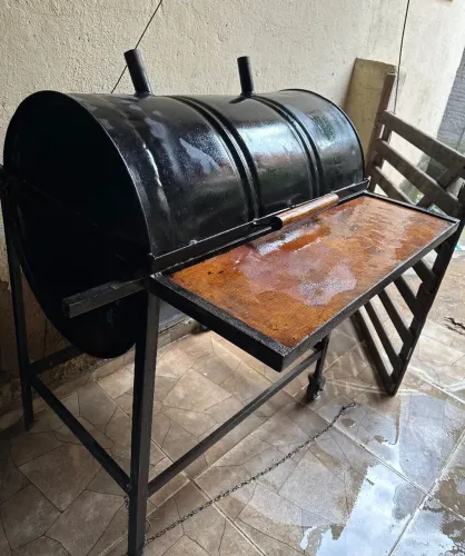 Churrasqueira de Tambor 200L (Bafo e Carrinho com Rodas)
