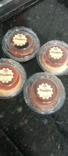 Pizzas , pudins, pão delícia 
