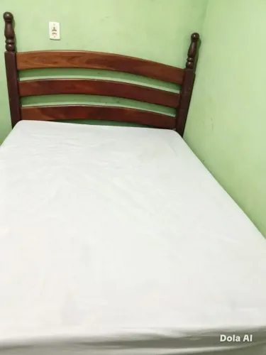 Vendo uma cama de casal com colchão