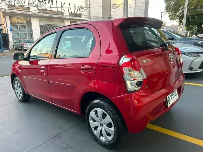 Toyota Etios XS 1.3 Flex 16V 5P Mec. 2013