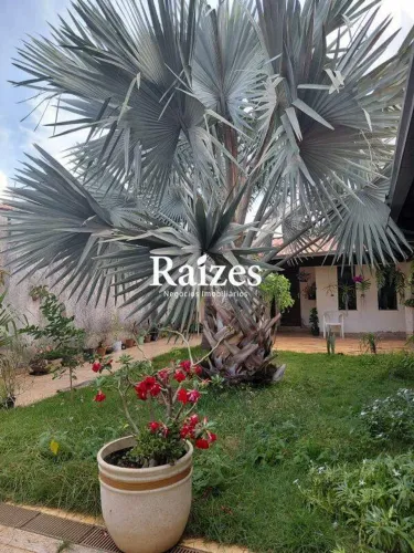 Casa à venda no Bairro Santa Rosa com 3 quartos, varanda gourmet e 2 vagas em Uberlândia