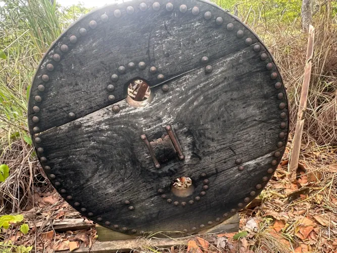 RODA DE CARRO DE BOI ANTIGA PARA DECORAÇÃO