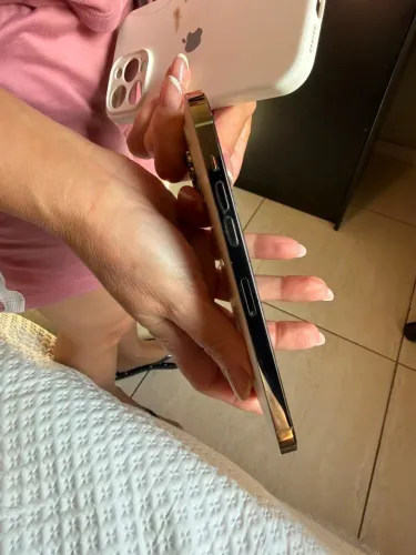 iPhone 14 Pro Max branco 256 gb sem defeito. Saúde da bateria 68%. 3.500,00