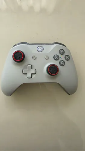 Controle xbox one bem conservado.