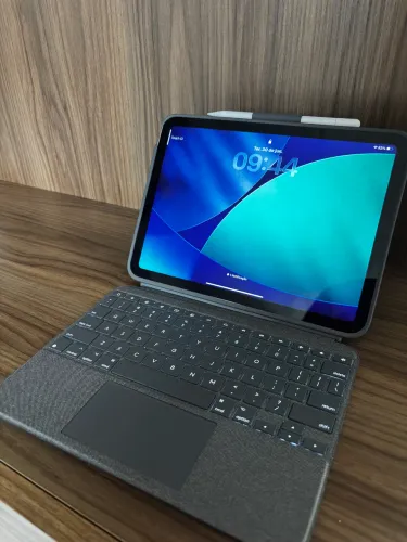 Ipad 10ª geração 64gb + Capa teclado Logitech (combo touch) + Apple Pencil USB-C 