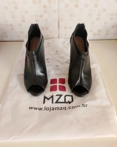 Salto Estilo Bota em Couro N°35 BH/MG