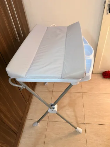 Banheira com suporte e trocador
