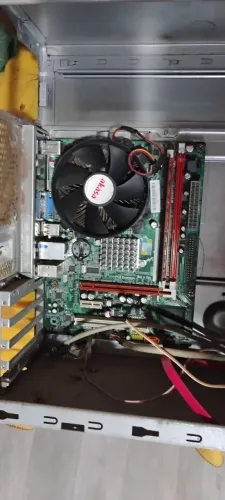 Gabinetes com placa dual core.