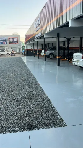 Vendo oficina mecânica reformada, pronta para faturar. 