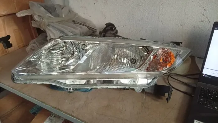 Farol dianteiro esquerdo do Honda City 2015/2017