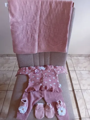 Kit Saída de Maternidade Bebê Menina Rosa em Tricô + Manta