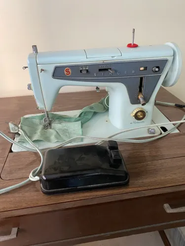 Máquina de costura Singer Multiponto 110V