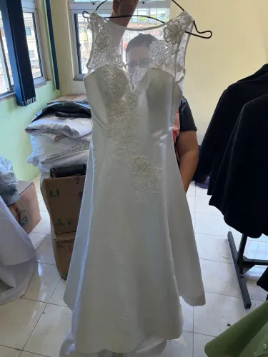 Vestido de noiva em bom estado